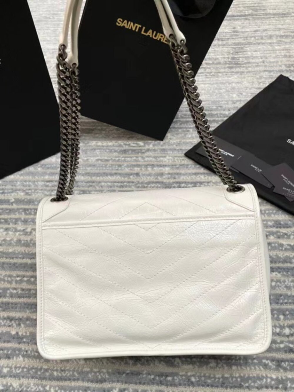 YSL NIKI white medium Crinkled crossbody bag - Picture 2 of 8